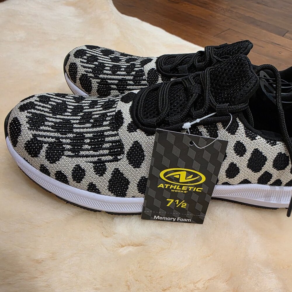NWT Athletic Works memory foam sneaker size 7.5 - Picture 2 of 4